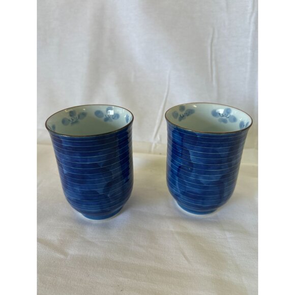 Set Of 2 Blue Ceramic Japanese Tea Cups With Hand-Painted Floral Interior Design - Picture 1 of 2